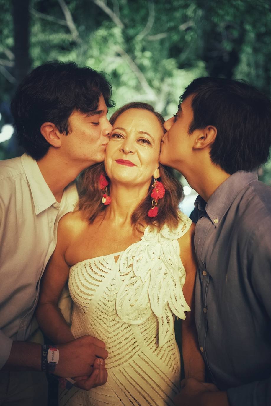 Irina Manglano, con sus hijos, Jorge y Quico Catalá.