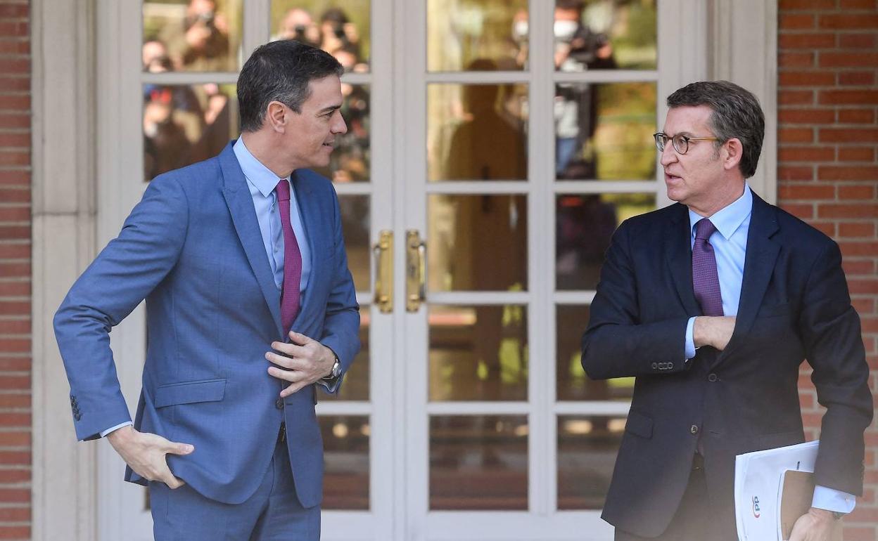 Sánchez y Feijóo, durante una reunión en la Moncloa. 