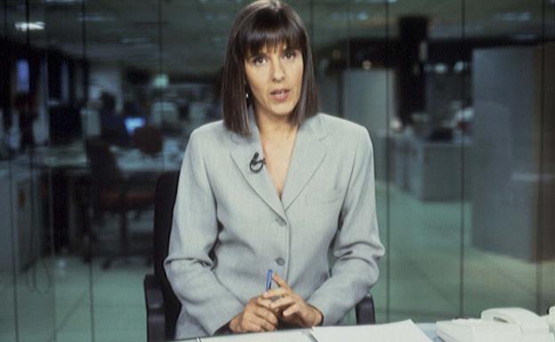 Ana Blanco durante un informativo en el año 1995.