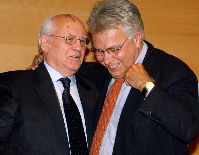 Gorbachov y Felipe González, en 2005, en Granada.