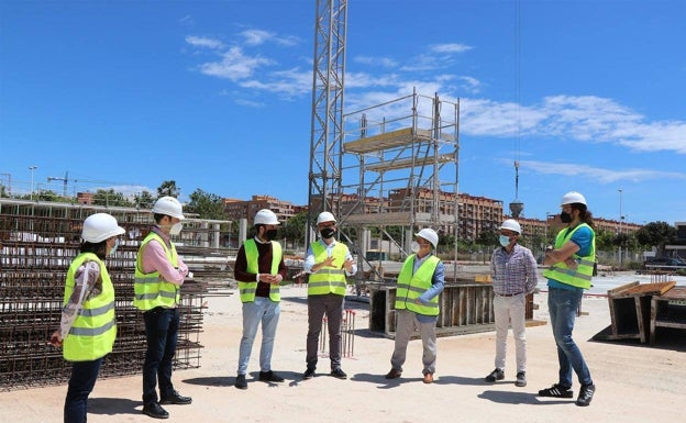 Visita a las obras del instituto de Sagunto en una imagen de archivo. 