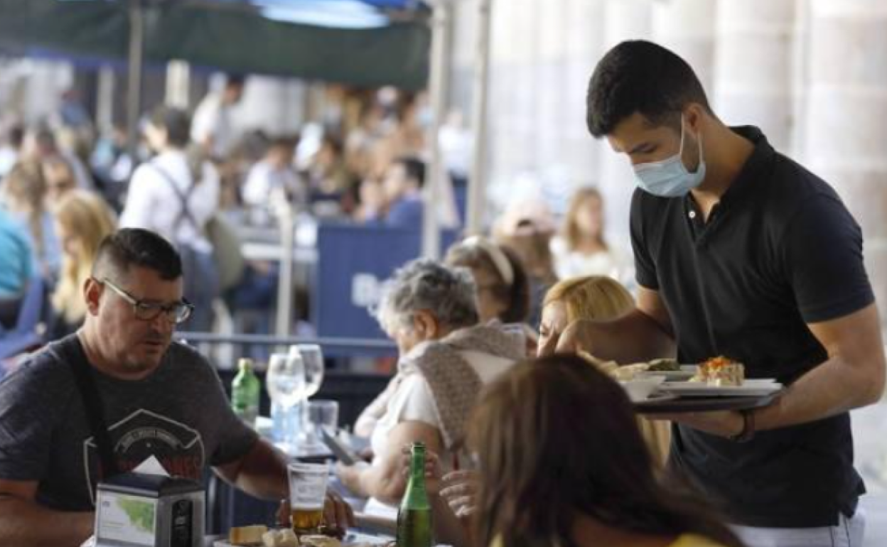 En el sector servicios el paro ha subido en 270 personas. 