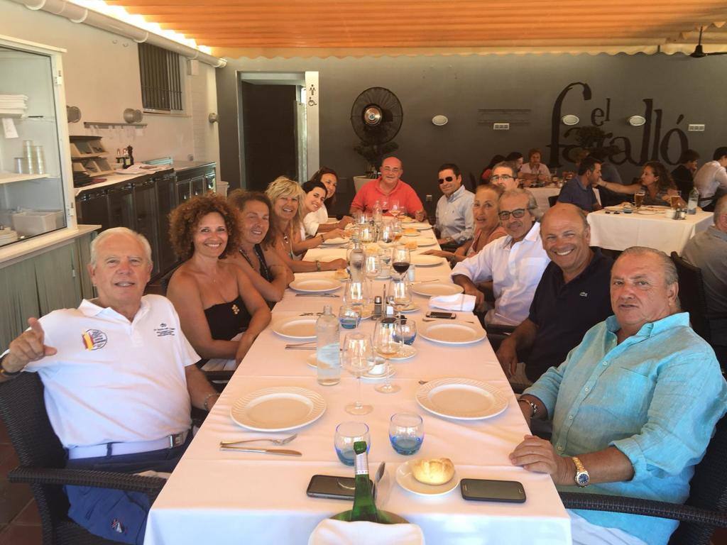 Comida de patrones  de yates y veleros preparando la travesía a Ibiza en el  Faralló.