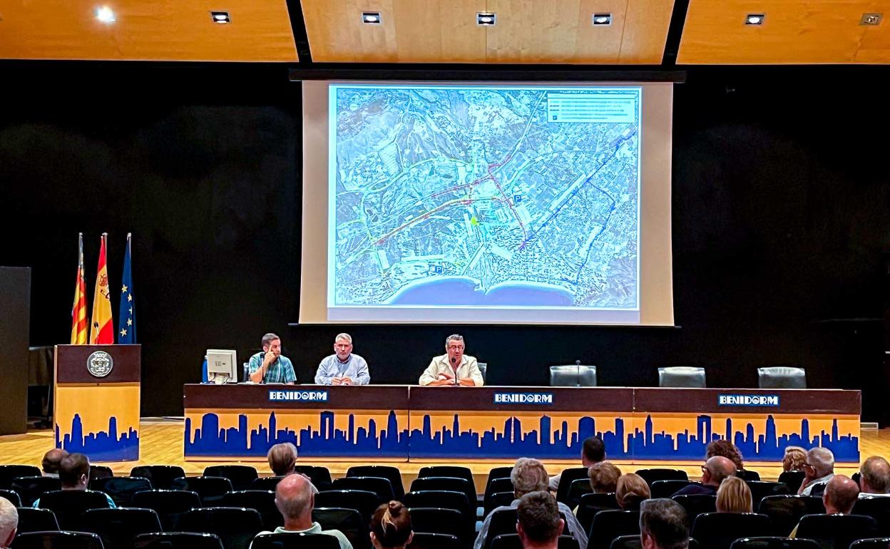 Imagen de la reunión mantenida el lunes en el salón de actos del Ayuntamiento