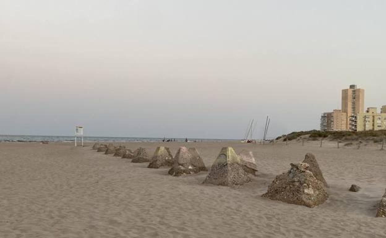 Tramo de la playa de El Perellonet. 