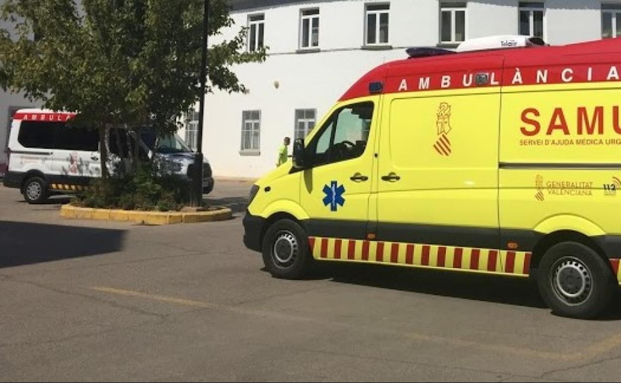 Tres menores intoxicados en un incendio en un piso de Gandia