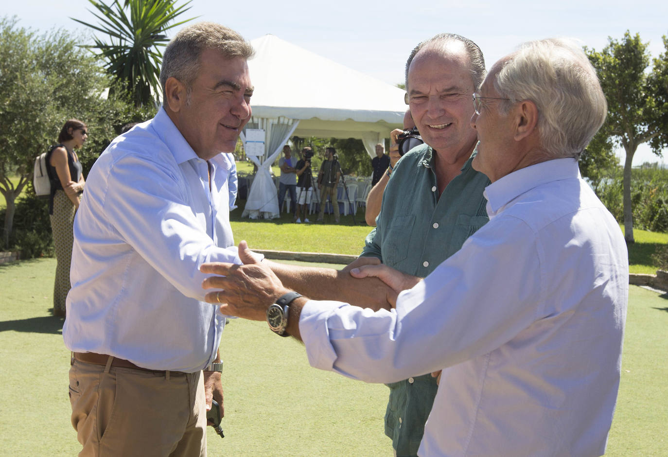 Fotos: Cita de los empresarios valencianos en la Albufera