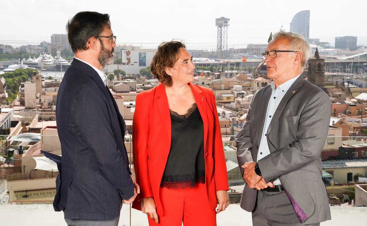 Hila, Colau y Ribó, en la presentación de la bienal. 