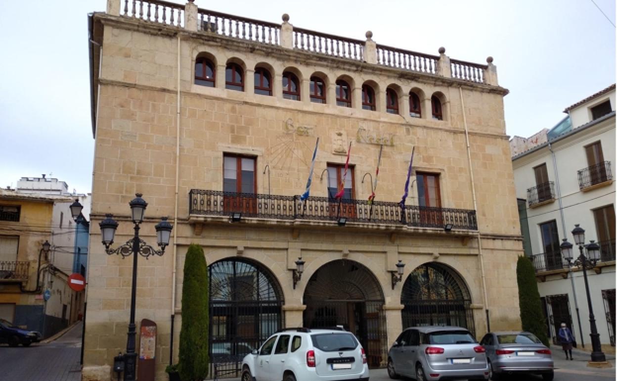 Fachada del Ayuntamiento de Castalla. 