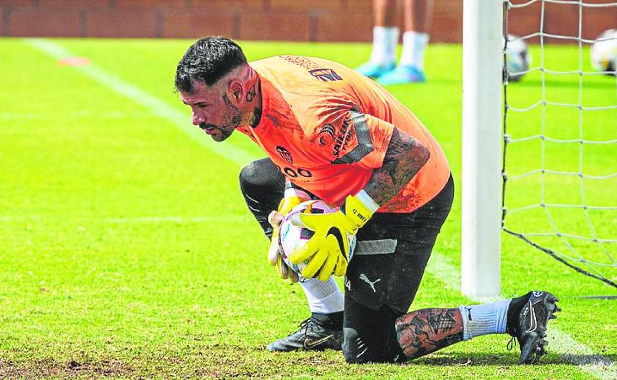 Herrerín en el entrenamiento de este domingo en Paterna. 