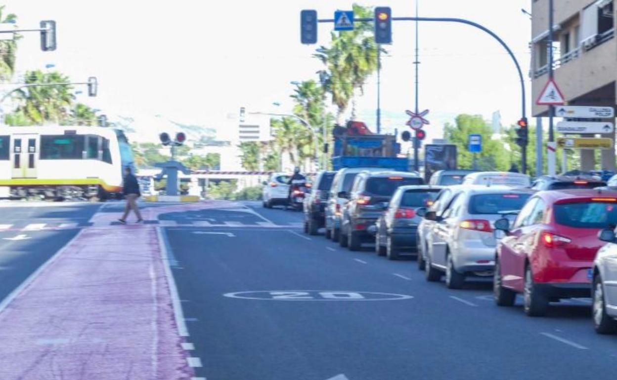 Los coches podrán circular por la avenida Beniardà hasta el jueves