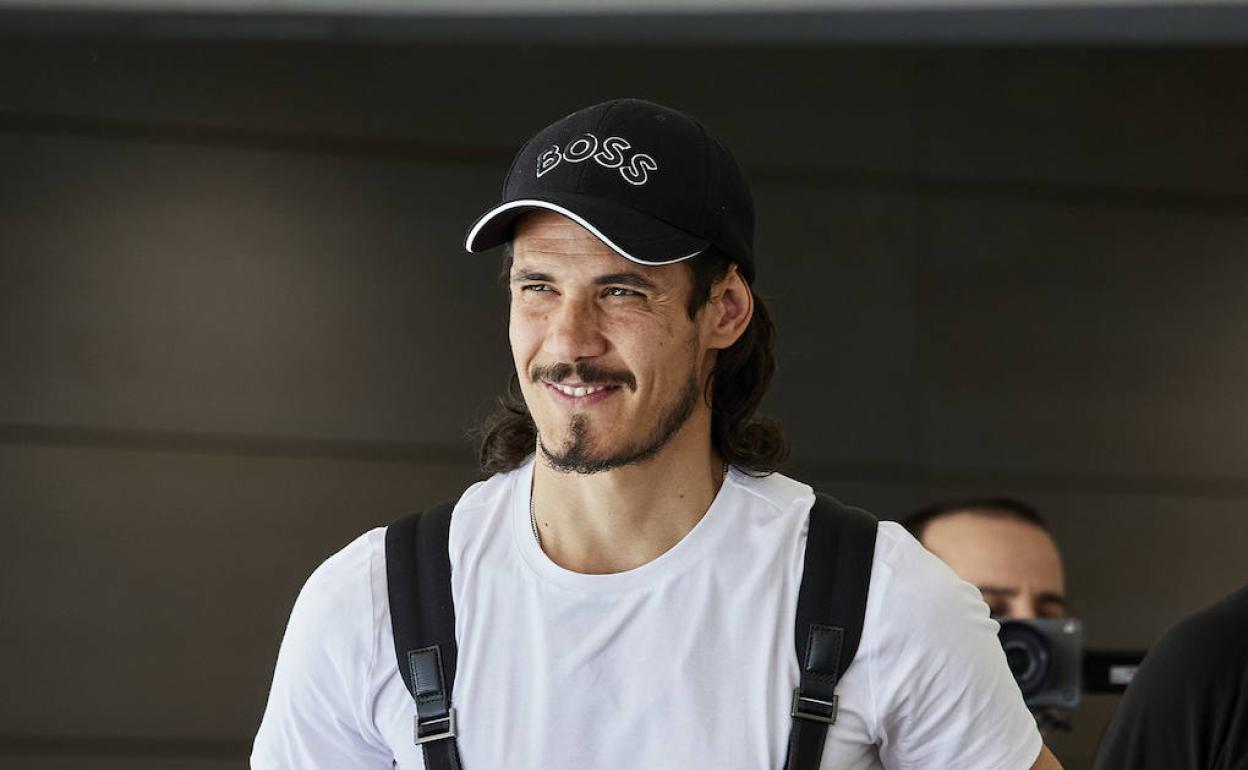 Cavani en su llegada a Valencia. 