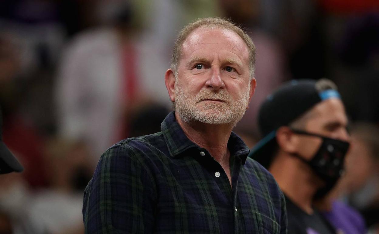Saver en un partido de los Suns. 