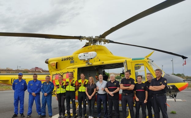 Imagen principal - Presentación del helicóptero de rescate de los bomberos. 