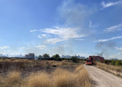 Imagen secundaria 1 - Algunas imágenes del incendio. 