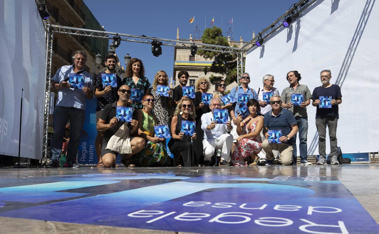 La Temporada Escénica 2022-2023 ha sido presentada este viernes en la Plaza de la Virgen.