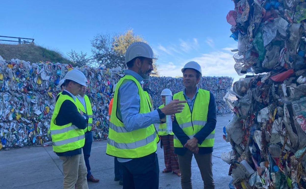 Un momento de la visita de los miembros de la empresa noruega. 
