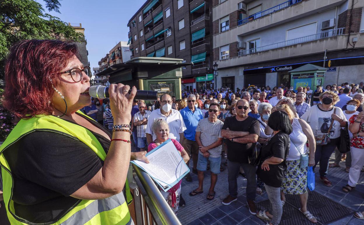 Una de las manifestaciones vecinales contra el centro de menores el pasado junio. 