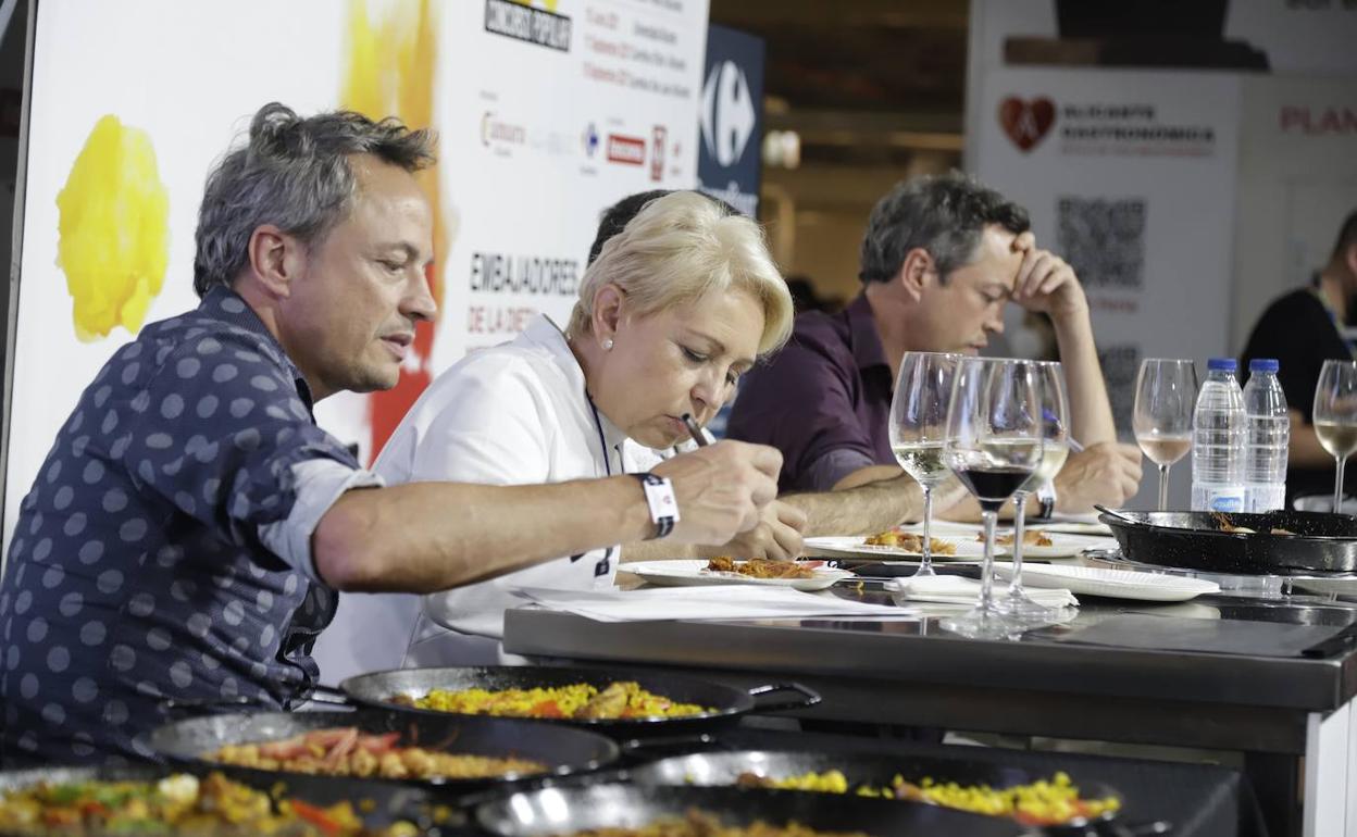 Los Hermanos Torres, Susi Díaz y Óscar Velasco eligen el Mejor Arroz del Mediterráneo en el concurso que tuvo lugar en Alicante Gastronómica 2021. 