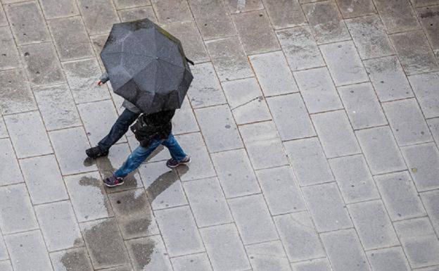 Previsión del tiempo en la Comunitat para las próximas horas: las lluvias siguen descargando con fuerza