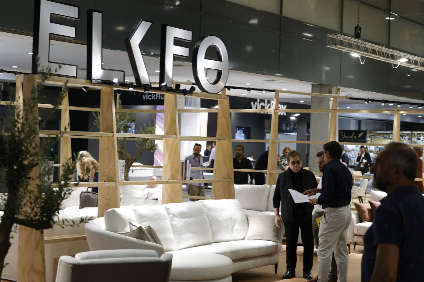 Valencia acoge una edición de récord con profesionales del mueble, iluminación y decoración. En Feria Valencia se dan cita hasta el 23 de septiembre un total 603 empresas y marcas expositoras.