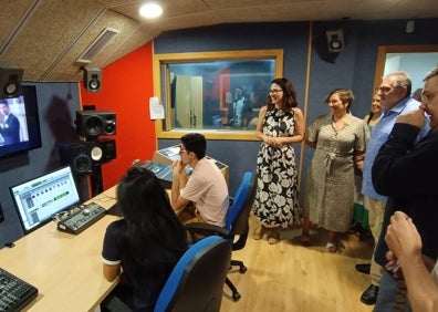 Imagen secundaria 1 - Varios momentos de la visita con el equipo directivo. 