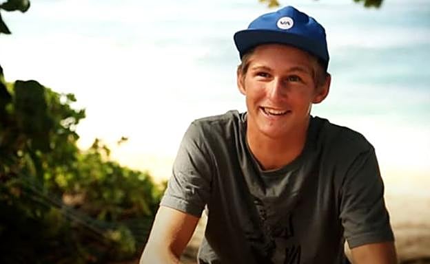 Muere el deportista Kalani David a los 24 años mientras surfeaba