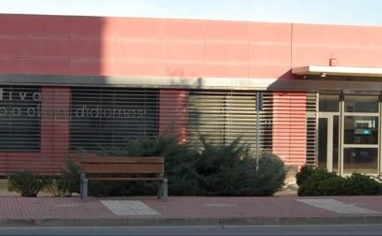 Fachada de la Escuela Oficial de Idiomas de Xàtiva. 