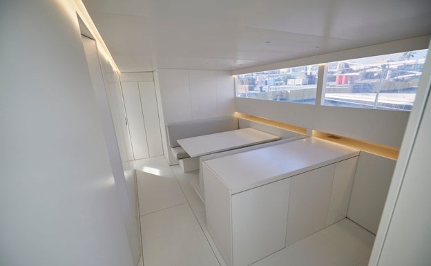 Imagen principal - Casa barco en La Marina de Valencia | Mi casa es un barco: vivir fondeado en La Marina