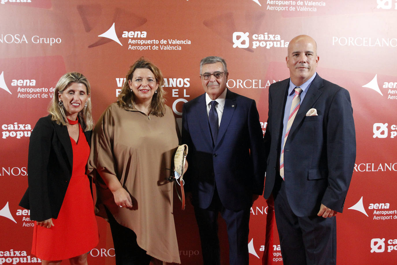 La rectora de la Universidad Europea de Valencia, Rosa Sanchidrián, la decana Carla de Paredes y el coordinador de Emprendimiento Javier Muñoz de Prat junto a Gonzalo Zarranz.