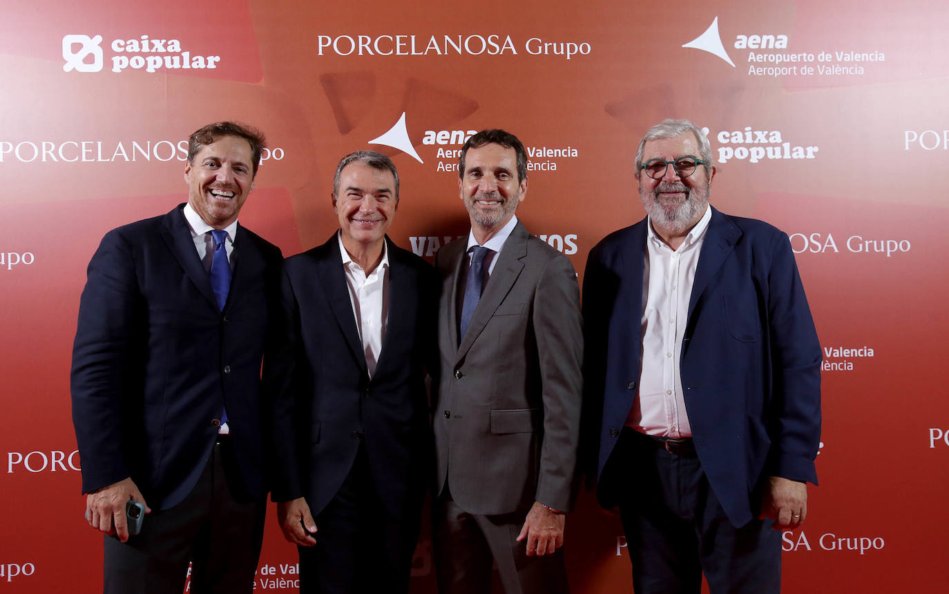 Borja Rodríguez, Vicente Ordaz y Sergio Peláez, de la COPE, junto a Bernardo Guzmán, de la SER.