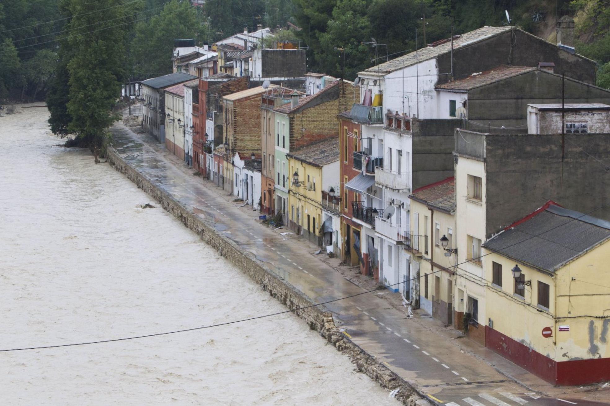 El Clariano.
El río se desbordó como
nunca habían visto en la
barriada tras caer cerca
de 300 litros.
damián torres