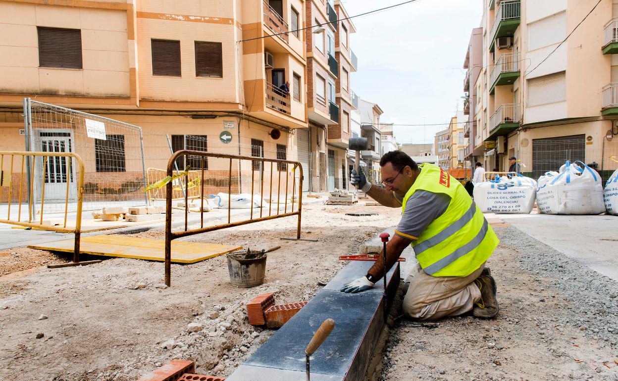 Una de las obras en Oliva que financia la Diputación de Valencia. 