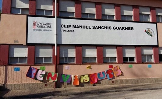 Fachada del colegio Sanchis Guarner de l'Olleria. 