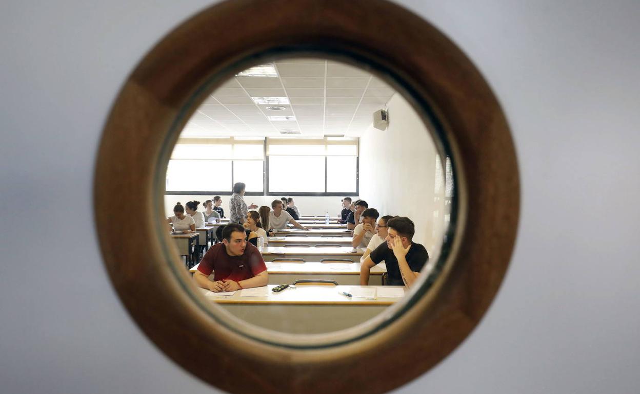 Alumnos durante un examen de selectividad correspondiente a la convocatoria de 2019. 