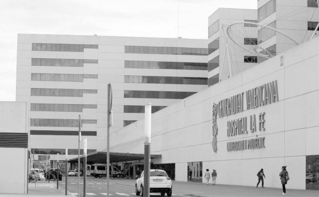 Herida una joven tras volcar su coche en Llíria