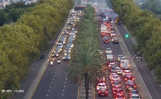 Retención en la ronda norte por el incendio. 