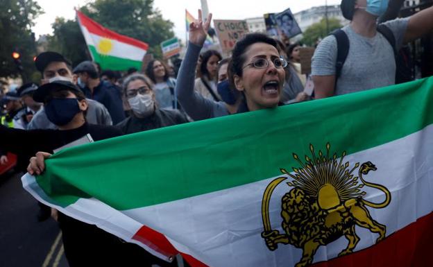 Las protestas contra el uso obligatorio del velo superan las fronteras de Irán