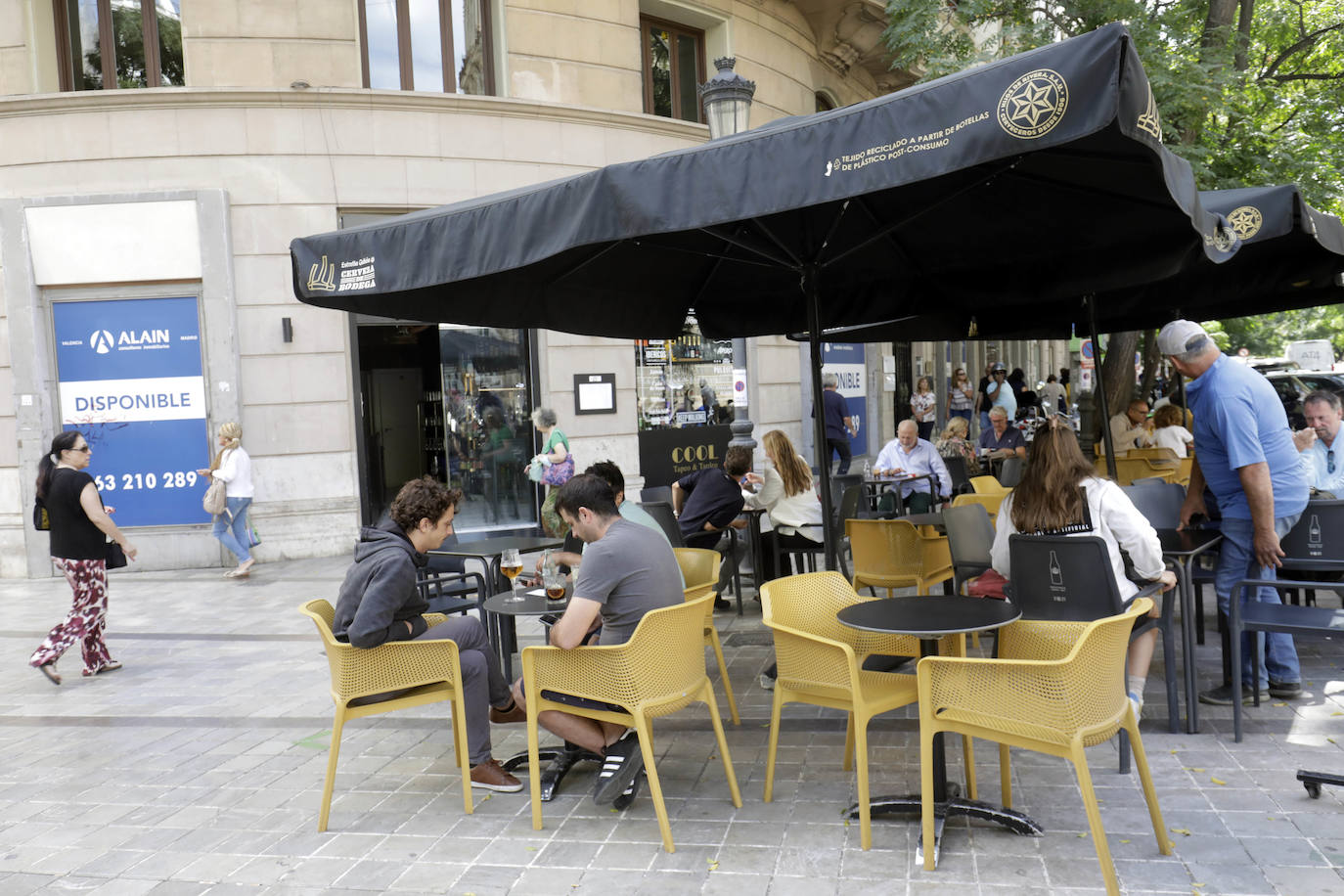 Fuga del lujo. La marcha de Loewe y Louis Vuitton apuntilla una zona lastrada por los alquileres disparados y la pérdida del atractivo de Valencia para las grandes marcas