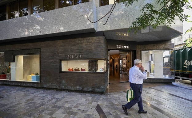 Fachada de la tienda Loewe en valencia. 