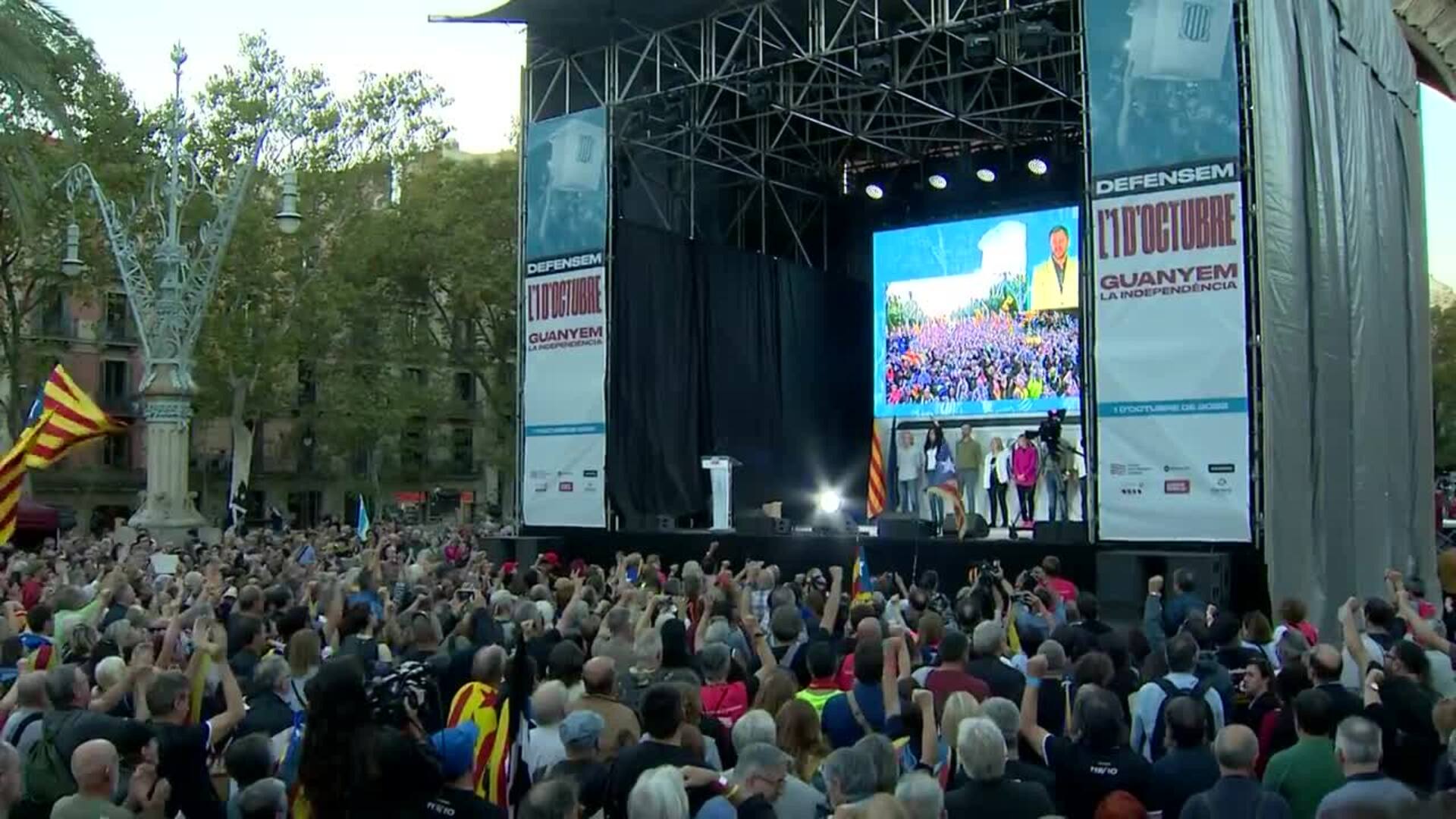 Miles De Personas Acuden Al Acto Del O Organizado Por El Consell De La Rep Blica Las Provincias