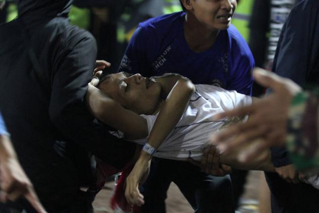 Fotos: Las imágenes de la tragedia en el fútbol de Indonesia