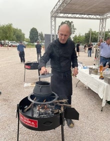 Imagen secundaria 2 - Los cocineros elaborando sus propuestas. 