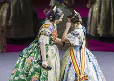 Imagen secundaria 1 - Ángel García, Carmen y Nerea durante su discurso, y Josep Juste. 