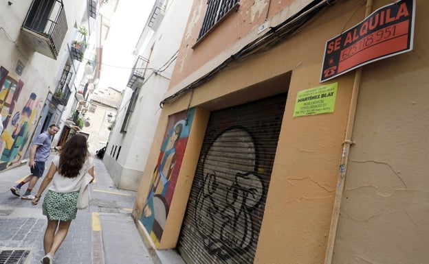 Los locales cerrados en Ciutat Vella casi se triplican tras las restricciones de tráfico