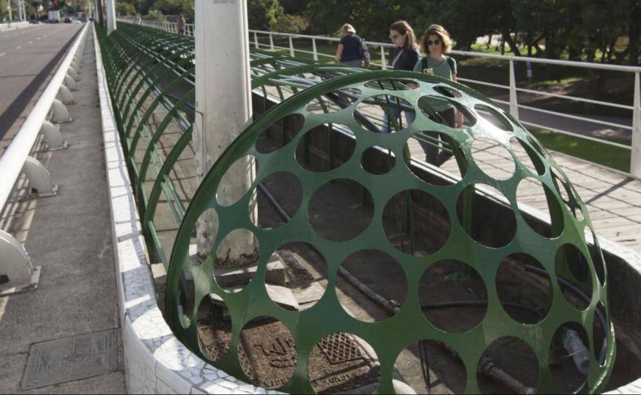 Puente de las Flores sin geranios y en proceso de restauración. 