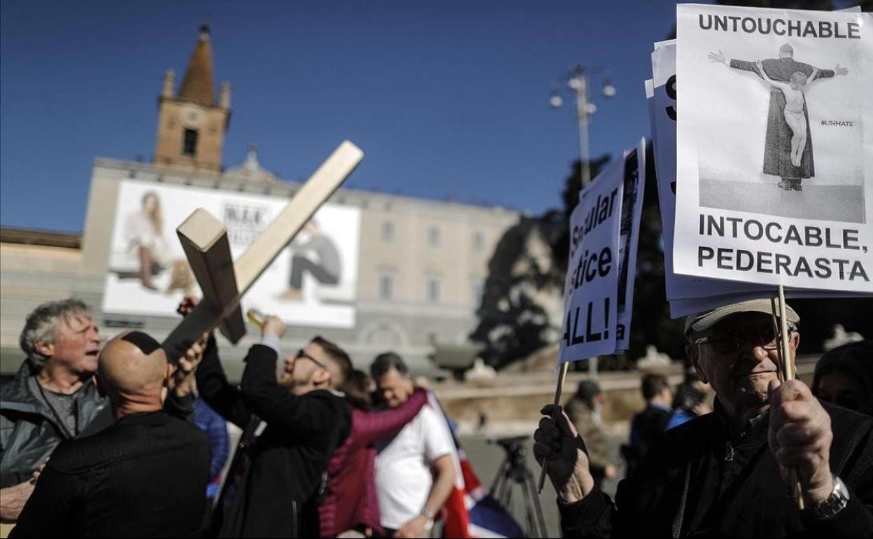 Manifestacion en Roma para protestar por los abusos sexuales en la Iglesia católica. 