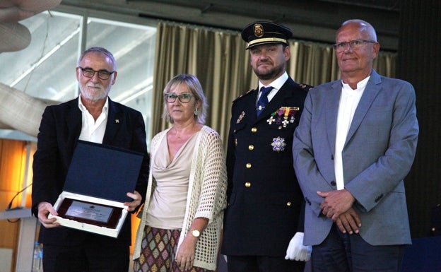 Imagen principal - La petición de una comisaría «digna» en Dénia marca la celebración de los patrones de la Policía Nacional