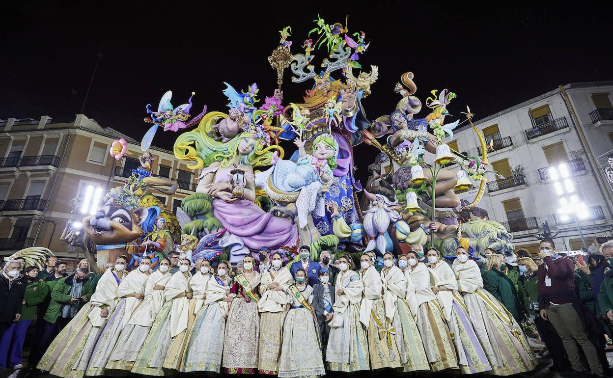 Celebración del primer premio de la falla Convento, en las Fallas de 2022. 