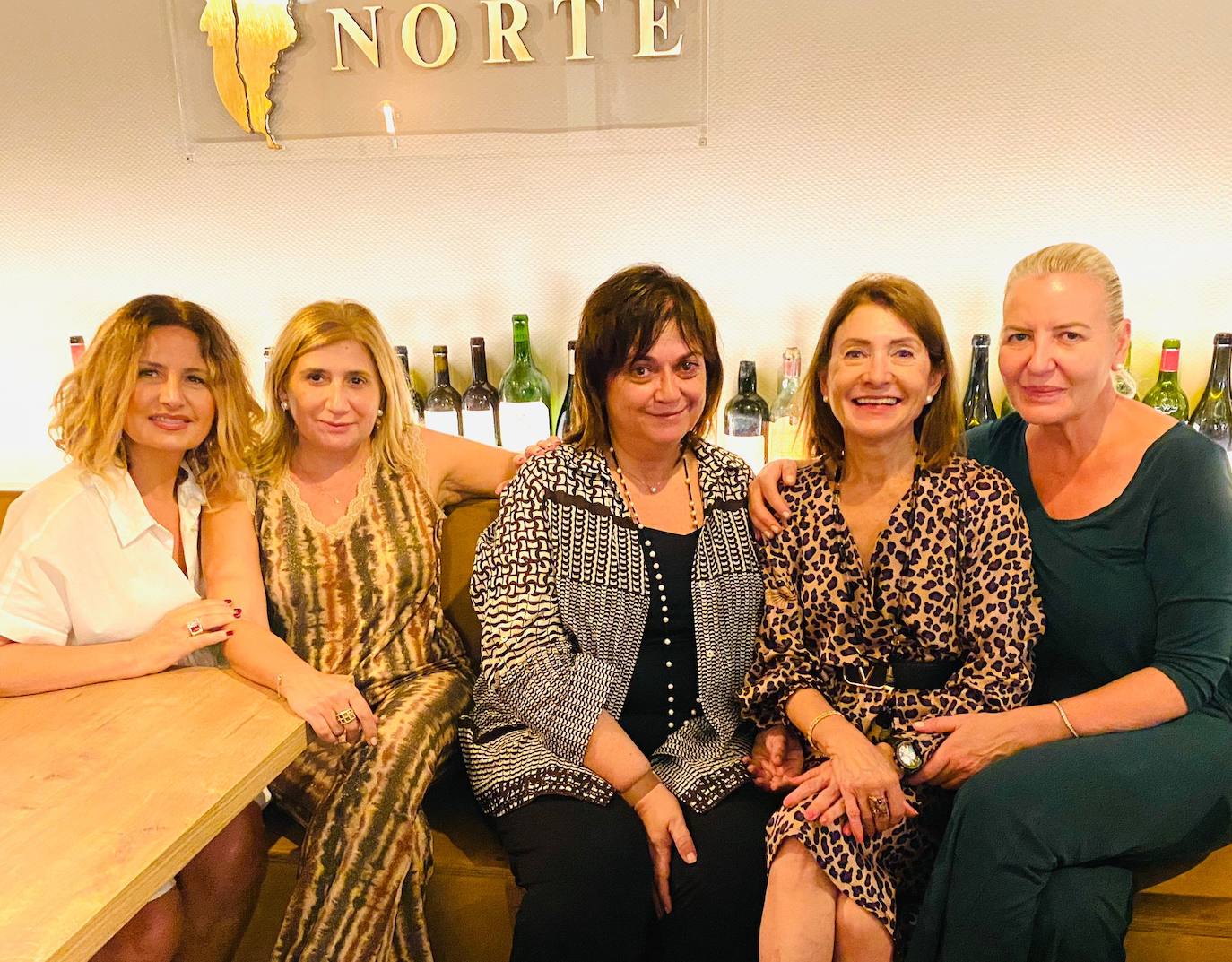 Eva Alapont, María Dolores Lis, Cristina Pérez Broseta, María Dolores Enguix y Verónica Montijano.